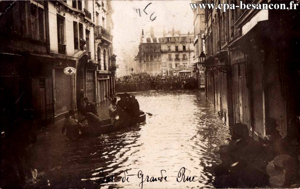 Bas de la Grande Rue durant les inondations de 1910.